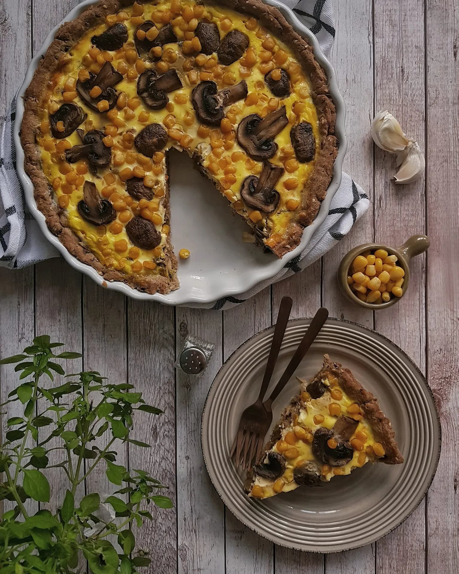 Tarta cu pui si legume