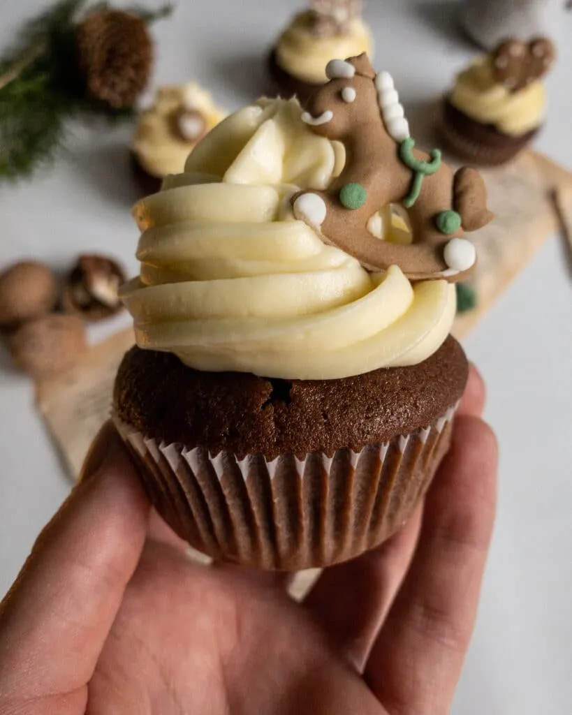 briose de turta dulce si crema de branza