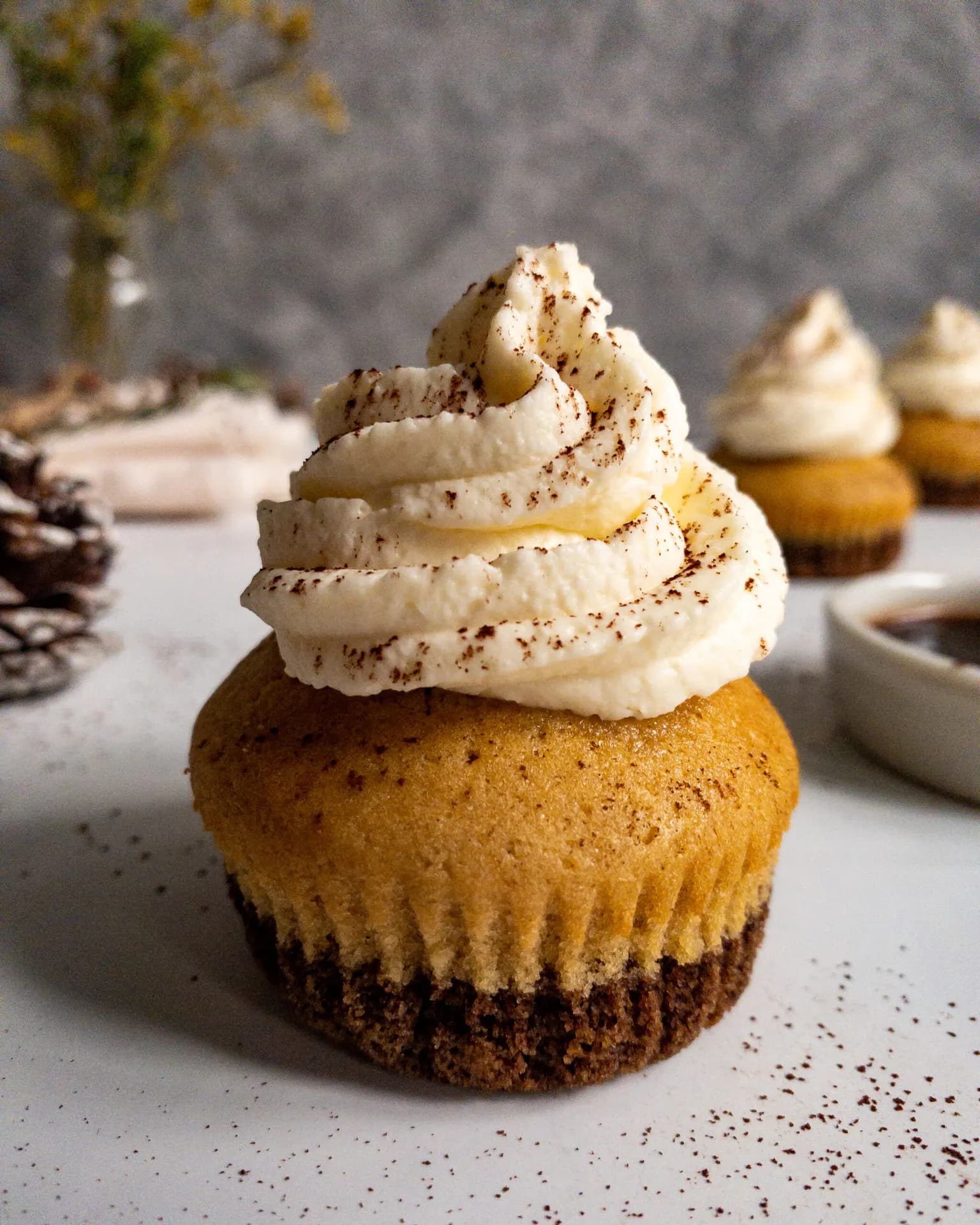 Briose tiramisu cu crema de mascarpone