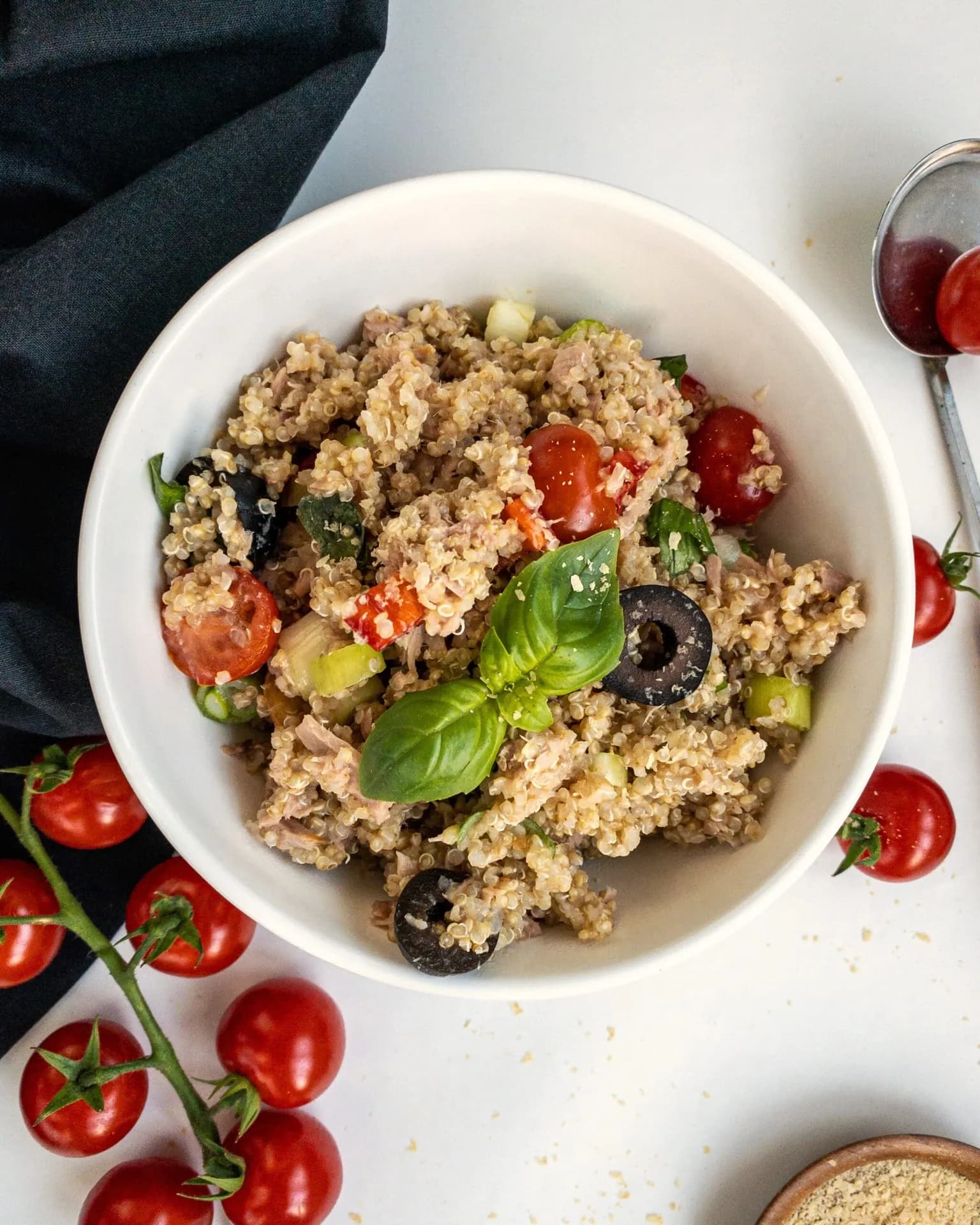 Salata cu ton si quinoa