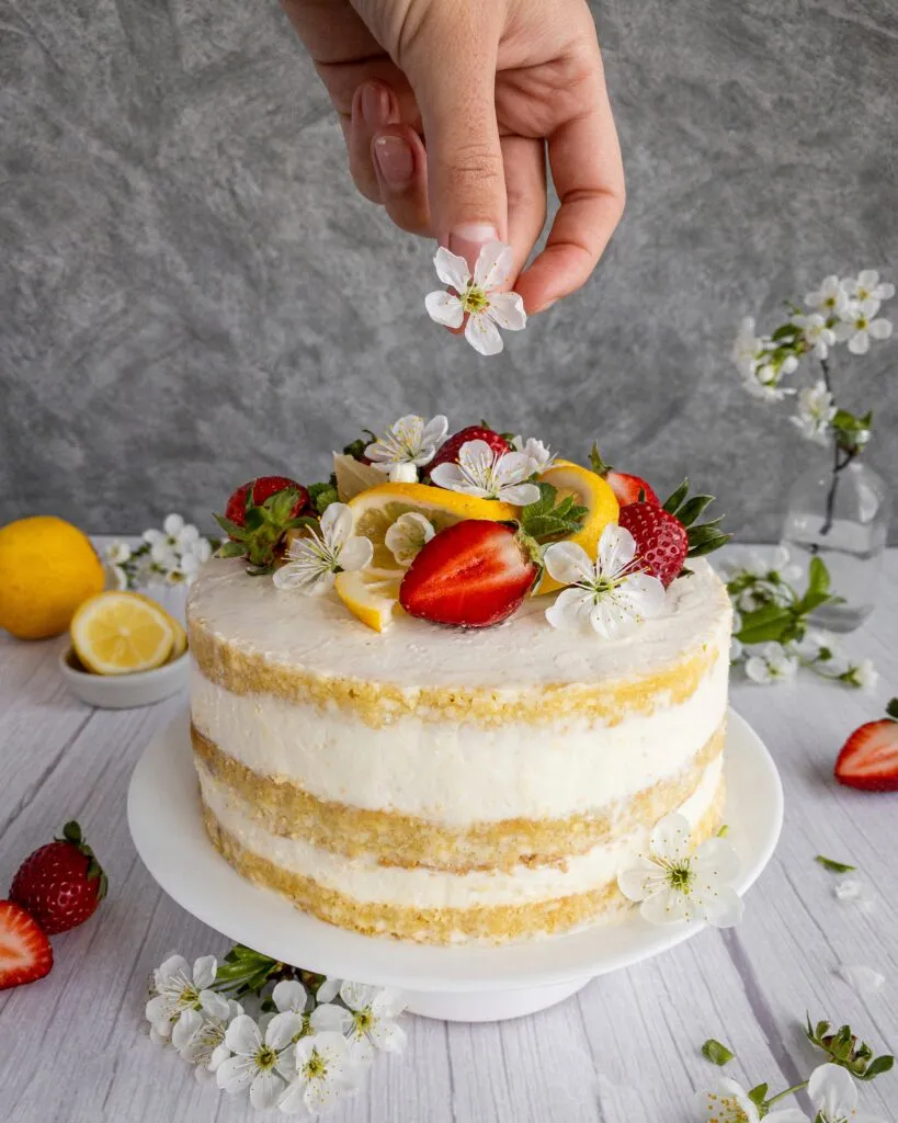 tort cu lamaie si jeleu de zmeura