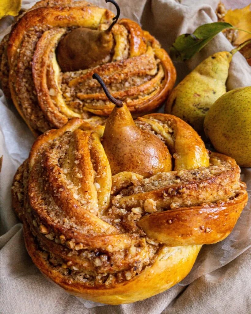 melci-impletiti-cu-scortisoara-si-pere-coapte