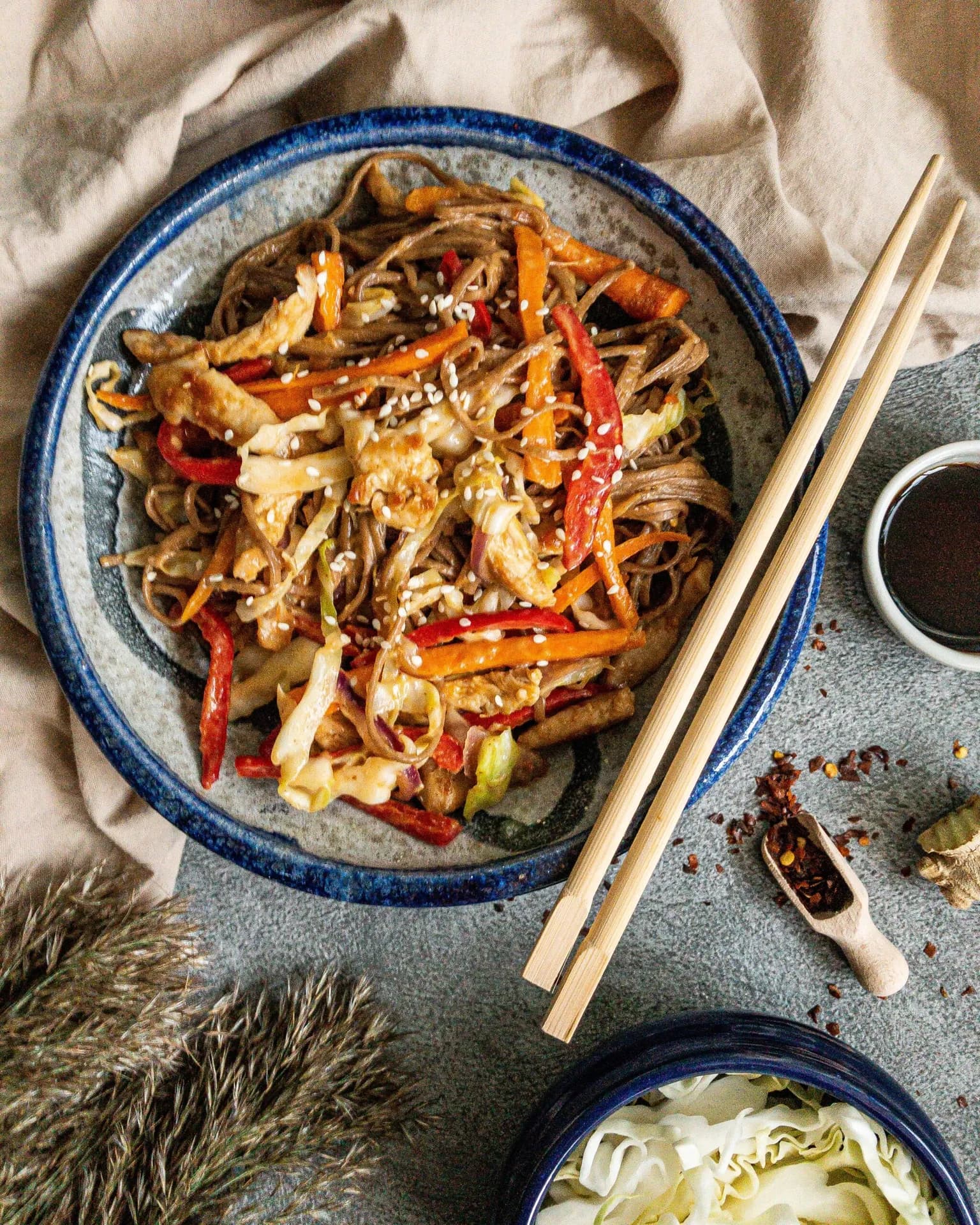 Noodles cu pui si legume