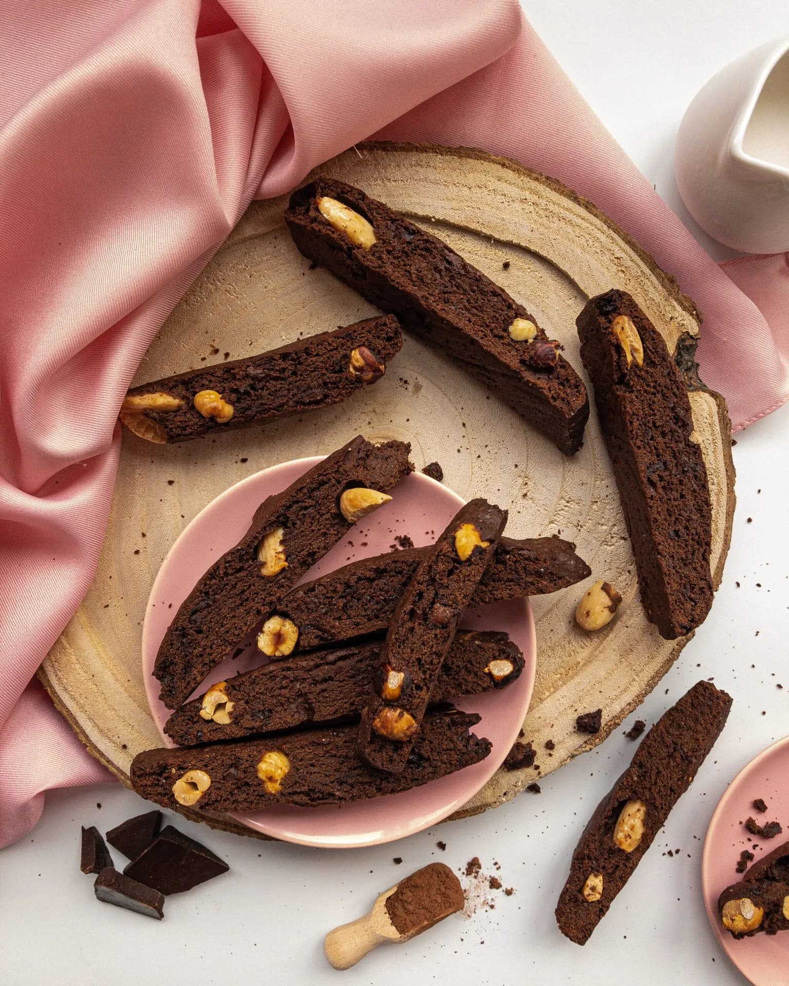 Biscotti cu cacao si alune de padure