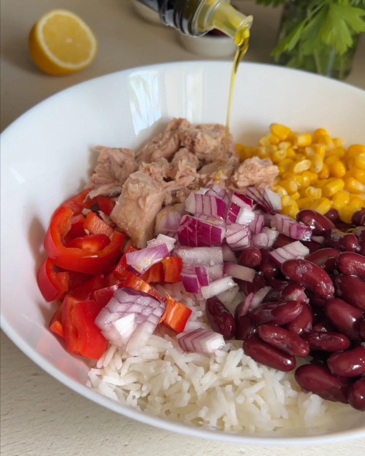 Salata de orez cu ton si fasole rosie