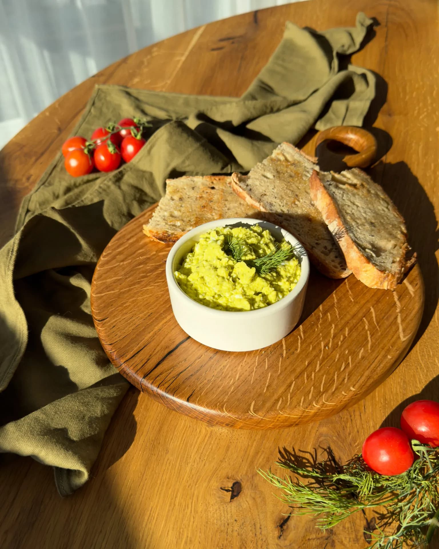 Salata de oua cu avocado