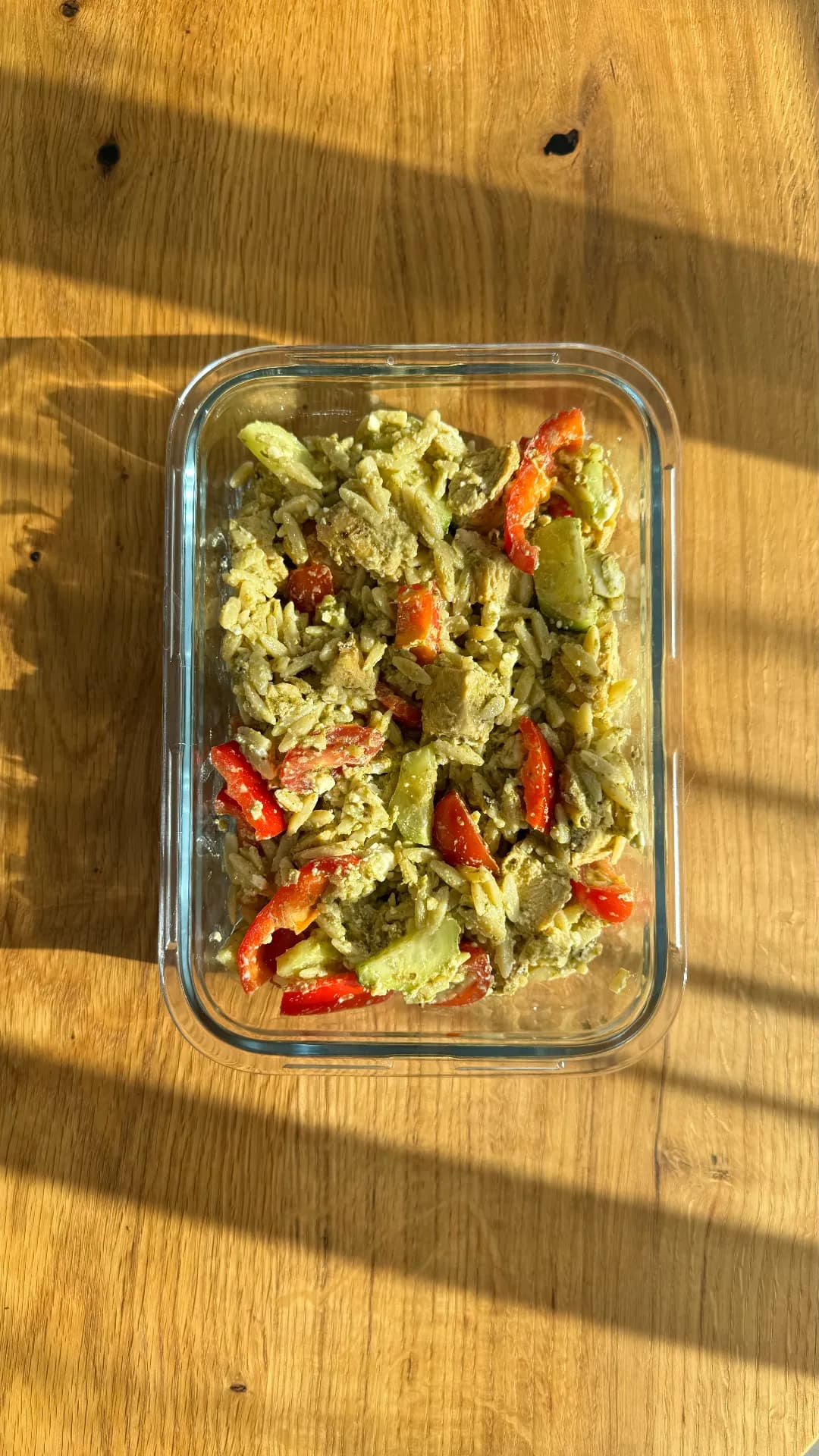 Orzo cu pui si pesto