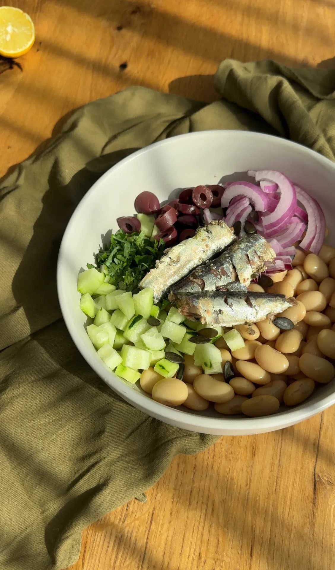 Salata cu sardine si fasole